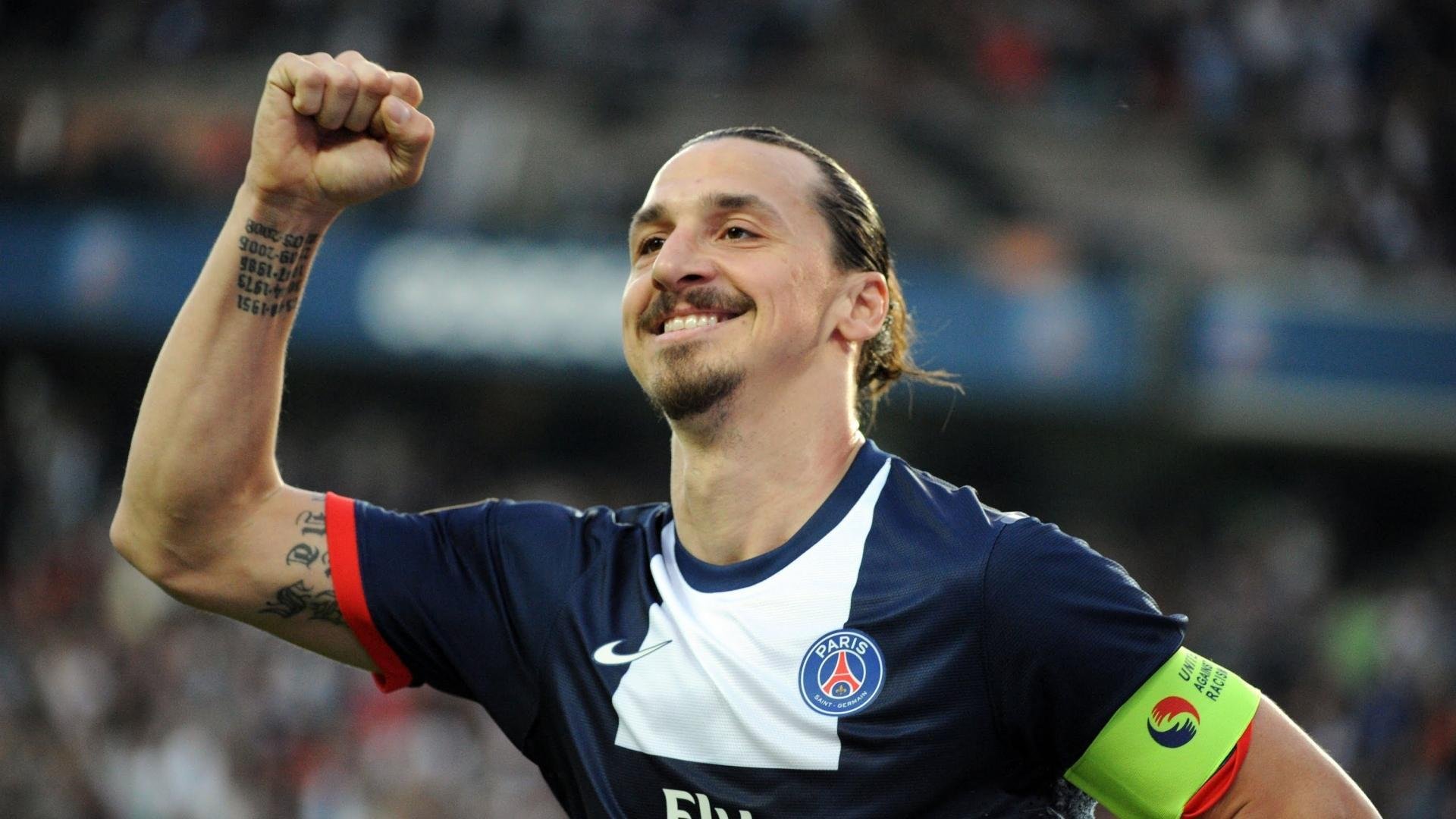 官方平台上线独家纪录片全景呈现球队成长与转型历程，足球 纪录片